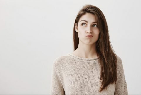 Des conseils de réponses verbales, d’actions concrètes à entreprendre et des conseils de réponses. Car au sein de l’espace commentaire des vidéos Youtube de Yann, je constate beaucoup de femmes qui se questionnent sur l’attitude à adopter en fonction des circonstances ou de telle ou telle action d’un homme. Des conseils de dating, par Yann Piette Love coach